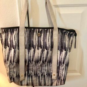 Lululemon Yoga/Beach Bag. Has straps for yoga mat